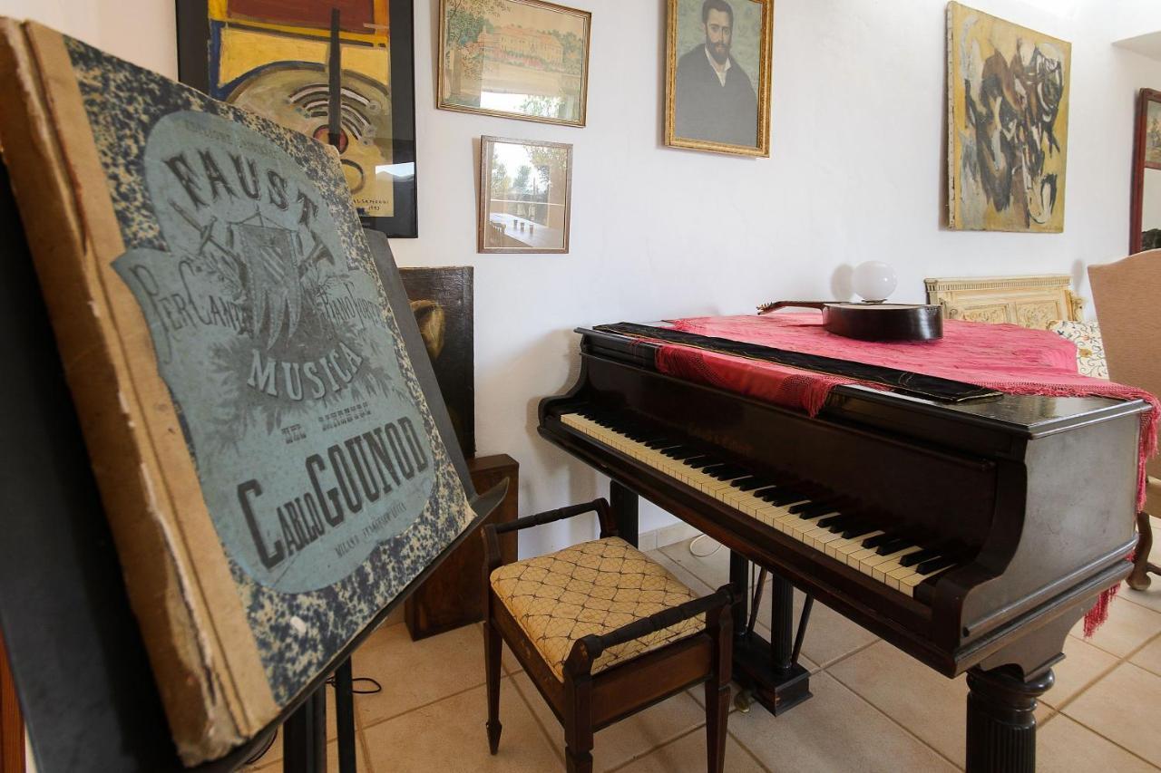 La Bodega - House On Volcano With A Piano *